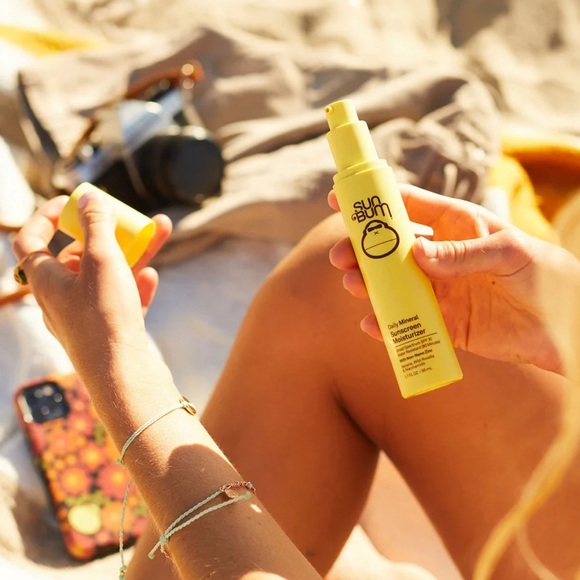 SUN BUM SPF 30 Daily Mineral Sunscreen Moisturizer - Picture 4 of 5